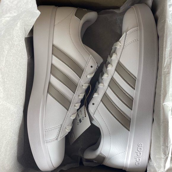 Adidas Grand Court women’s shoe size 8.5 - Picture 8 of 9